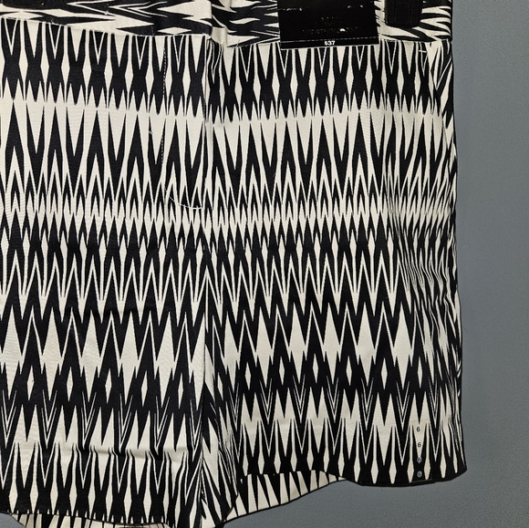 Worthington Womans Shorts Size 6 - Picture 3 of 11